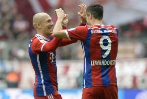 Arjen Robben y Robert Lewandowski fueron autores de los 4 goles del conjunto b&aacute;varo. Foto: AFP