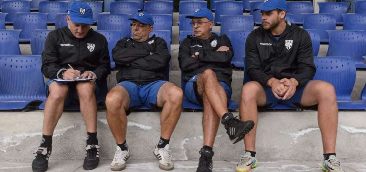 De izq a der: Pablo Repetto (director t&eacute;cnico), &Oacute;scar Quagliata (asistente t&eacute;cnico), Roberto Teixeira (preparador f&iacute;sico), Nicol&aacute;s Penino (preparador f&iacute;sico)