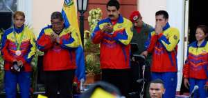 El presidente Nicol&aacute;s Maduro, en un acto celebrado frente al Palacio de Miraflores, recibi&oacute; a los atletas de R&iacute;o.