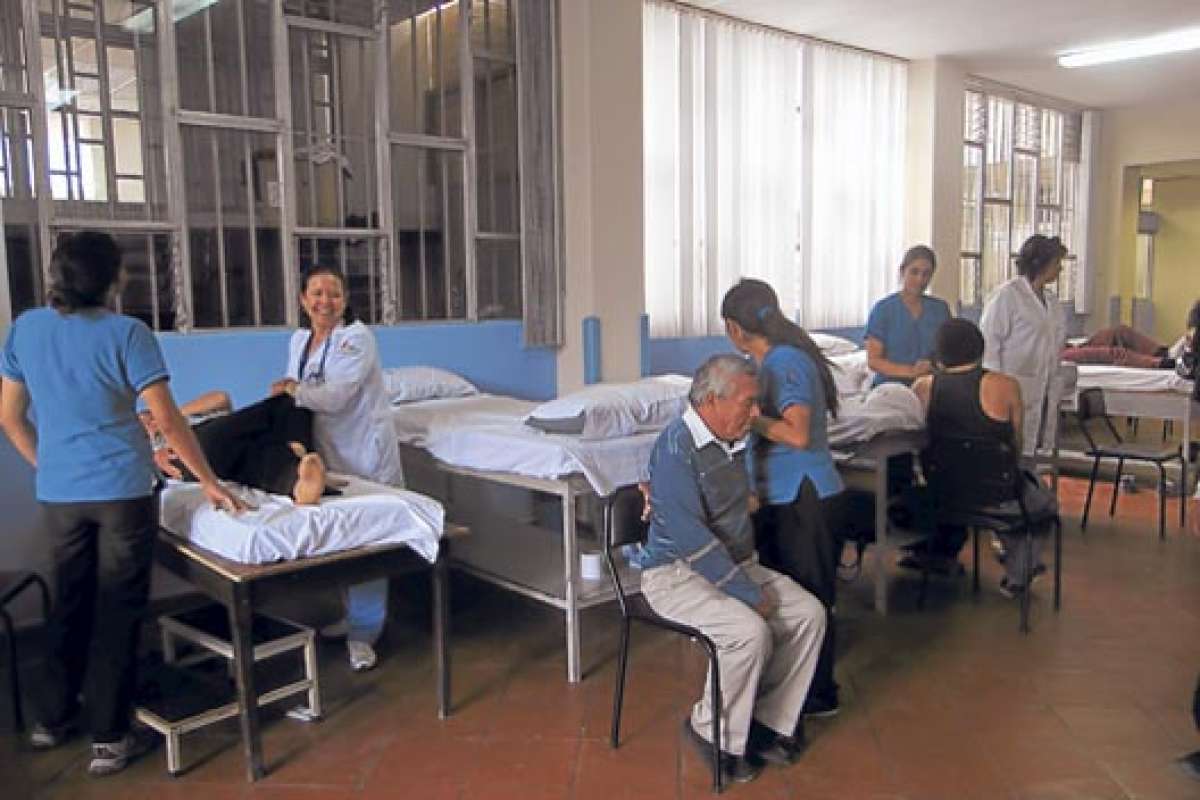 Especialistas har&aacute;n cirug&iacute;as gratuitas de huesos en Cuenca