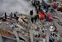 Abren canales para enviar ayuda a los afectados por el terremoto en Turquía