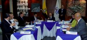 Las autoridades del CPCCS durante la sesi&oacute;n extraordinaria en Machala.