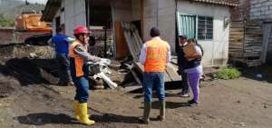 Los equipos de ayuda llegaron hasta la zona afectada por las fuertes lluvias.