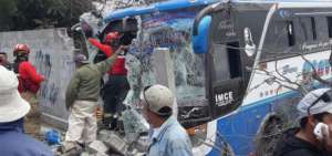 8 personas resultaron heridas tras choque de bus en Guayllabamba