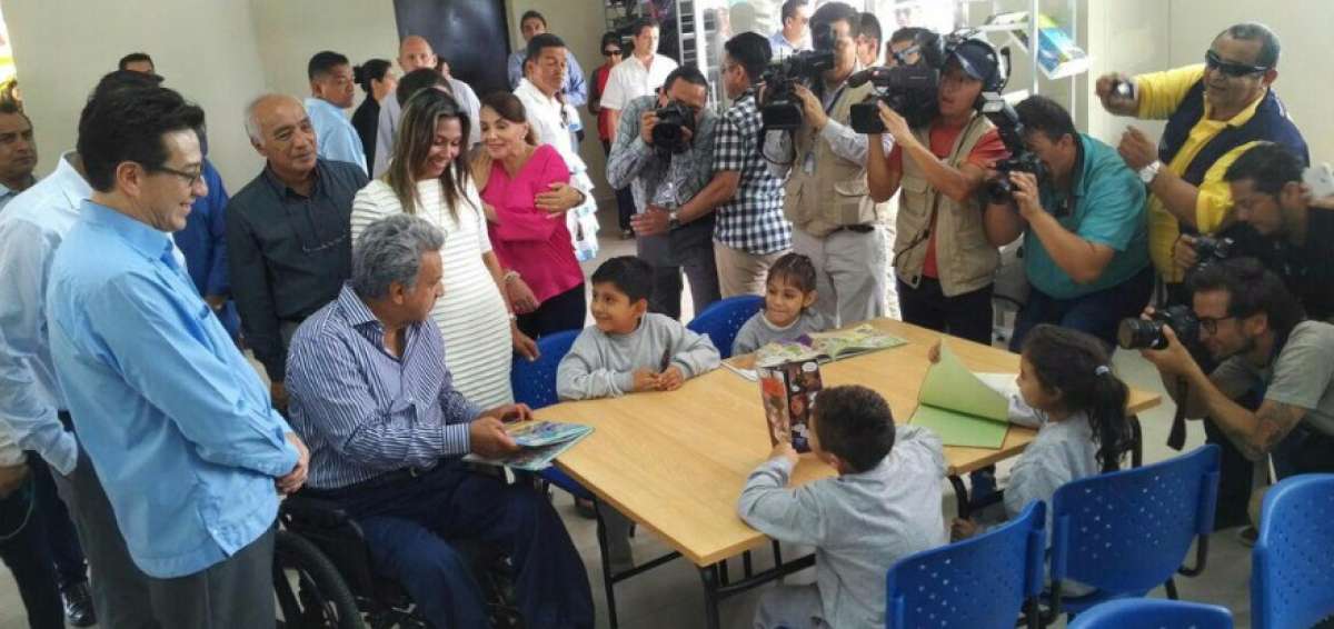 El Mandatario recorri&oacute; las instalaciones junto con el ministro de Educaci&oacute;n, Fander Falcon&iacute;, entre otras autoridades.