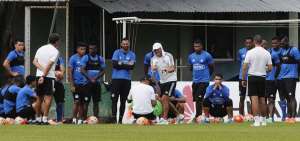 Alfredo Arias tendr&iacute;a los d&iacute;as contados en Emelec