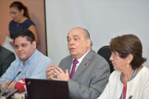 Miembros de la Comisi&oacute;n Interventora y autoridades de la Universidad de Guayaquil explicaron que la nueva estructura contempla 4 vicerrectores. Foto: William Orellana/El Tel&eacute;grafo