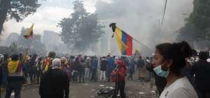 En octubre de 2019, cientos de manifestantes protagonizaron desmanes dentro y fuera de la Contralor&iacute;a General del Estado. Un grupo de personas incendi&oacute; los archivos para tratar de desaparecer informaci&oacute;n relevante de la instituci&oacute;n. 