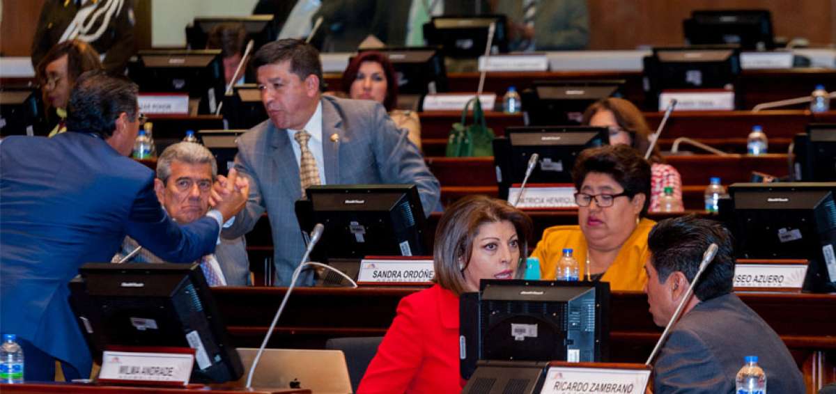 El pr&oacute;ximo jueves est&aacute; previsto que los legisladores conozcan el pedido para que la Contralor&iacute;a investigue los supuestos pagos de los funcionarios.