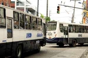 La intersecci&oacute;n de las calles Miguel H. Alc&iacute;var y Jos&eacute; Alavedra, en el norte de la ciudad, es uno de los lugares por donde pasan buses que antes usaban la Av. Carlos Luis Plaza Da&ntilde;&iacute;n para llegar hasta la Av. Francisco de Orellana.