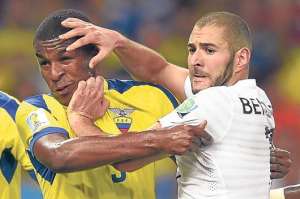 El delantero del Real Madrid Karim Benzema se afianza como el l&iacute;der del conjunto franc&eacute;s que dirige el excampe&oacute;n mundial Didier Deschamps. Foto: AFP.