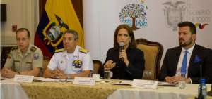 La gobernadora del Guayas, Juana Vallejo, durante la rueda de prensa.