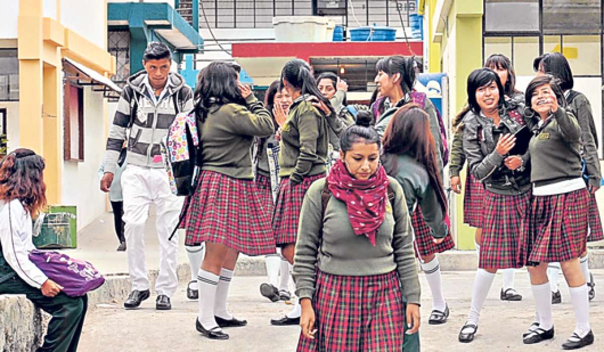 M&aacute;s de 3.500 estudiantes acuden a las aulas de esta unidad educativa, tanto en la ma&ntilde;ana, como en la tarde y la noche en la zona alta de Ambato. Foto: Roberto Ch&aacute;vez / El Tel&eacute;grafo