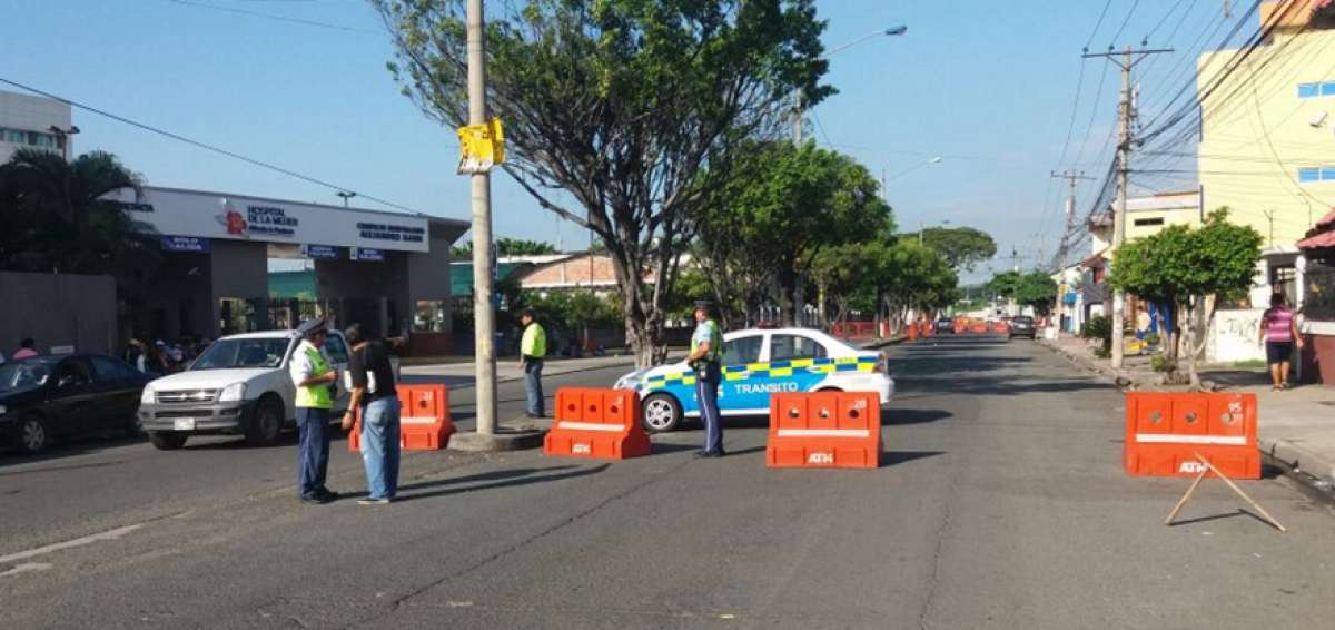Las agencias municipales de tr&aacute;nsito de Quito y Guayaquil controlar&aacute;n la movilidad en las zonas de los recintos electorales