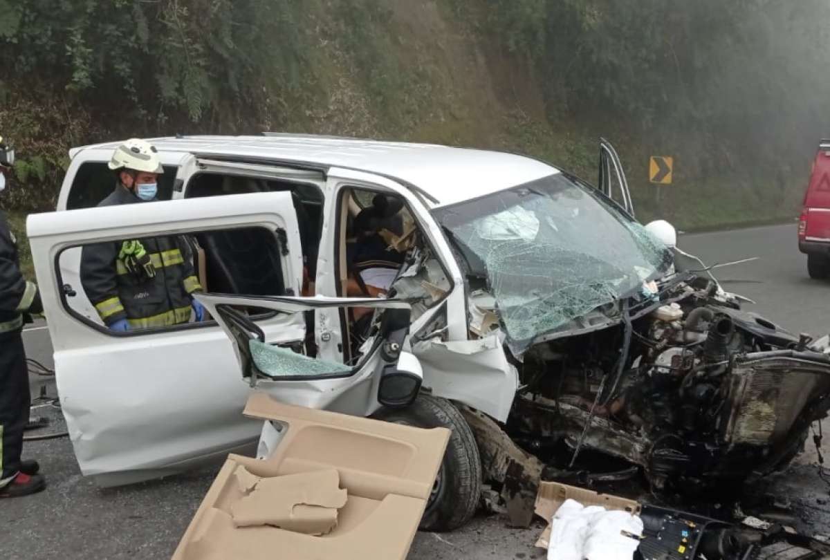 Accidente de tr&aacute;nsito dej&oacute; un fallecido y 7 heridos