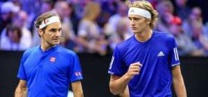 El alem&aacute;n Alexander Zverev (derecha) se impuso en Argentina al mejor de la historia por 7-6 (2) y 7-6 (2).
