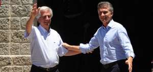 Macri y Tab&aacute;rez rindieron una rueda de prensa en el departamento de Colonia, a 210 km al oeste de Montevideo.