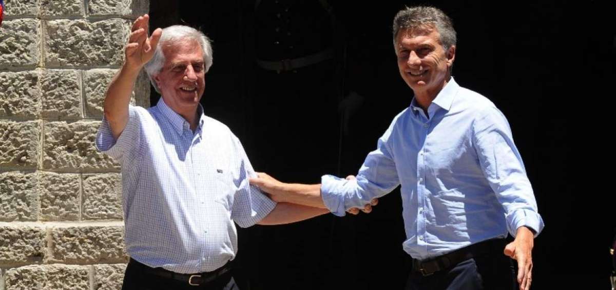 Macri y Tab&aacute;rez rindieron una rueda de prensa en el departamento de Colonia, a 210 km al oeste de Montevideo.