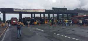 Protestas en el peaje de Al&oacute;ag generaron el cierre de la v&iacute;a