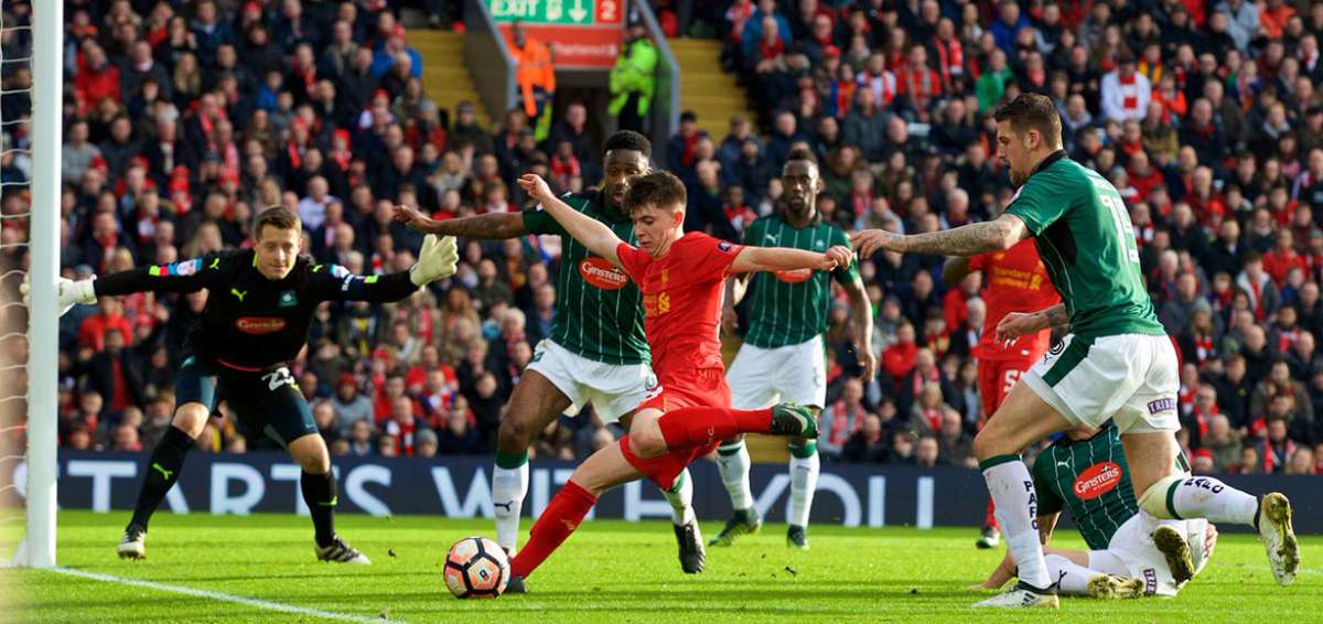 El Liverpool m&aacute;s joven de la historia no puede con el amateur Plymouth Argyle en Copa