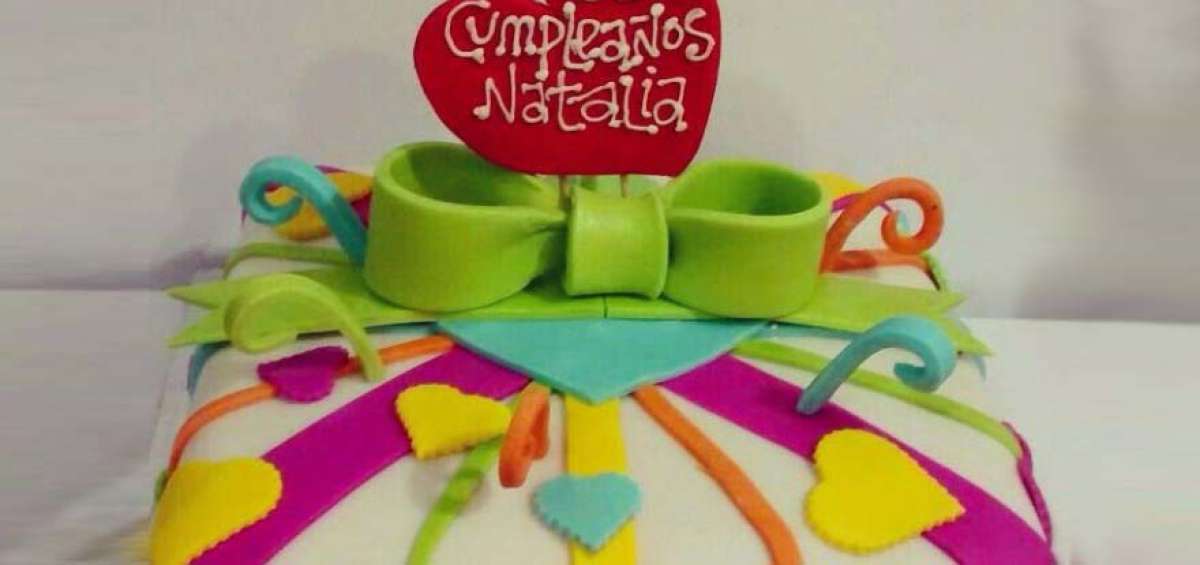 Pasteles con manos profesionales
