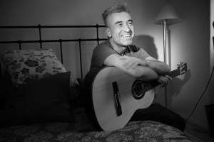 Jorge Gonz&aacute;lez, ex l&iacute;der de Los Prisioneros, se recupera del infarto vascular