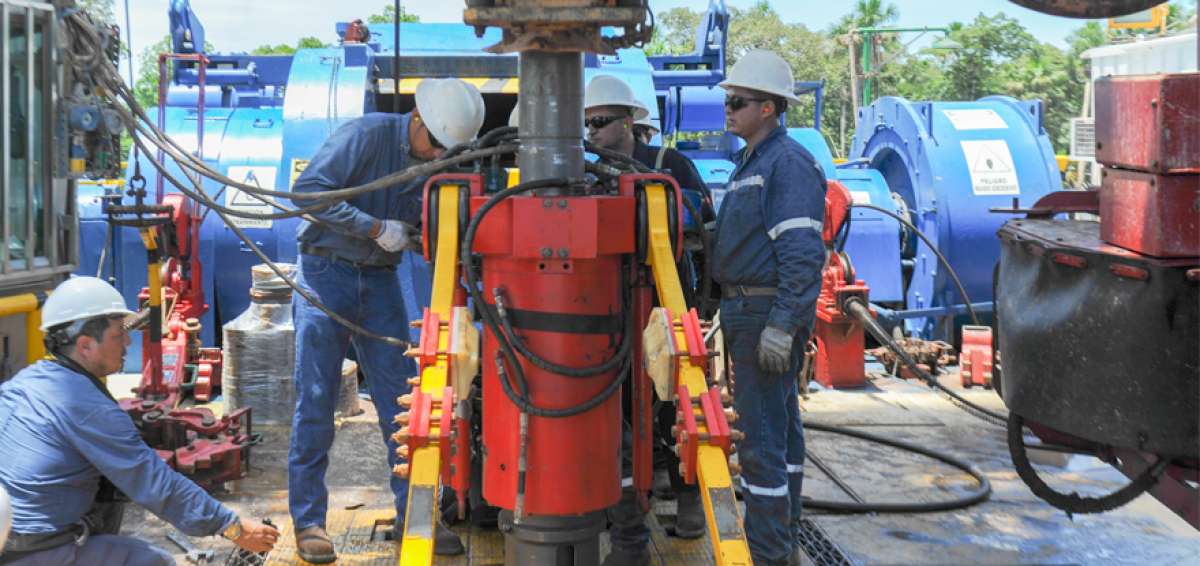El ministro subrogante de Hidrocarburos, Patricio Larrea, dio a conocer detalles de la iniciativa de renegociar los contratos de preventa petrolera con China.