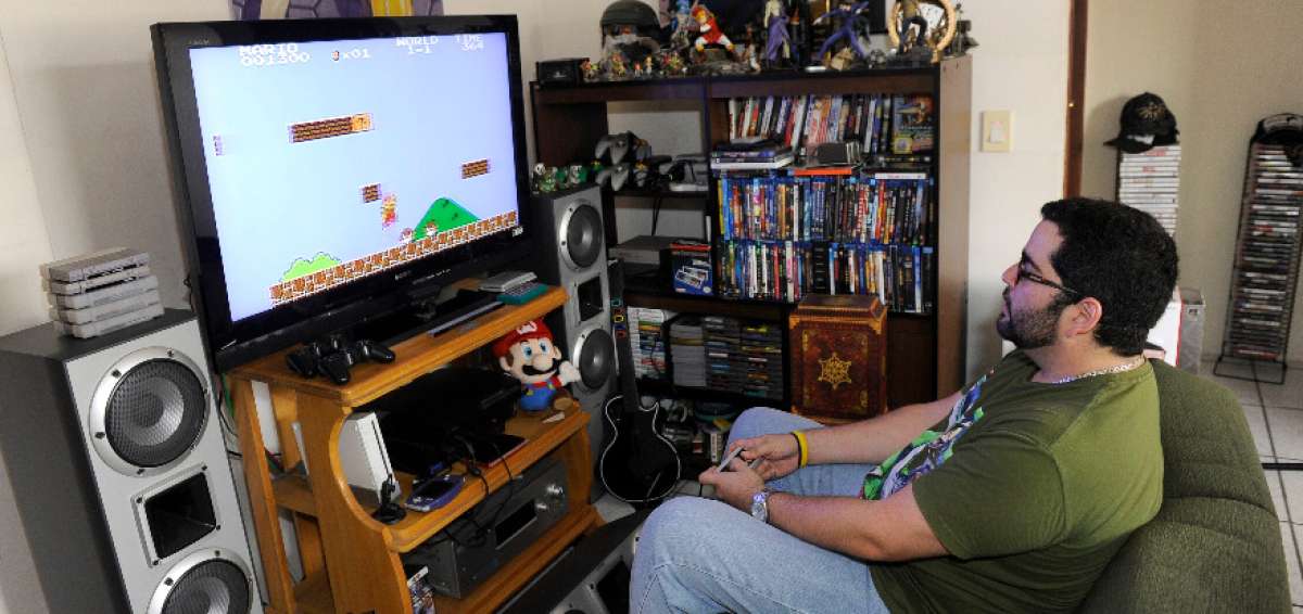 Los j&oacute;venes y los adolescentes, a nivel mundial, tienden a pasar mayor tiempo usando tecnolog&iacute;a.