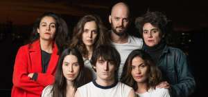 Gabriel Urz&uacute;a (Lennon),Carmen Gloria (Julia Lennon) Tamara Ferreira (Yoko Ono) y Adriana Stuven (Cynthia Powell) conforman el elenco.
