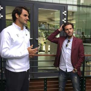 Federer habla de f&uacute;tbol con jugadores del Manchester United