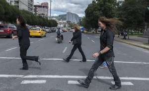 Los integrantes de la banda estadounidense Megadeth, en la Av. Patria en el centro norte de Quito. Foto: Marco Salgado / El Tel&eacute;grafo 