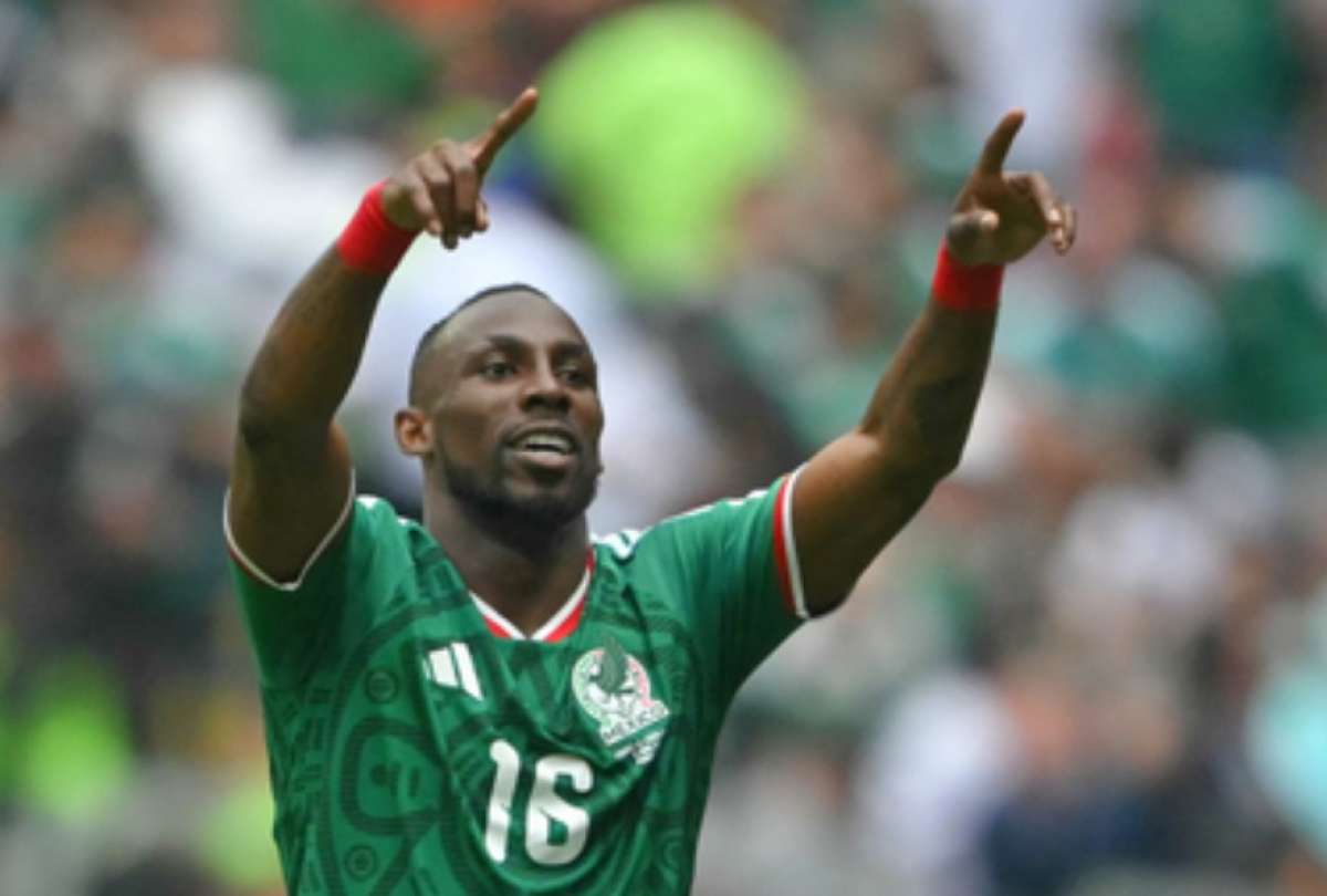 Juli&aacute;n Qui&ntilde;ones celebr&oacute; uno de los goles con los que M&eacute;xico derrot&oacute; a Sud&aacute;frica en su estreno mundialista
