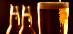 La propuesta tributaria plantea que la tarifa fija del ICE a la cerveza pase de USD 6,20 por litro de alcohol puro a 12 por litro de alcohol puro. 