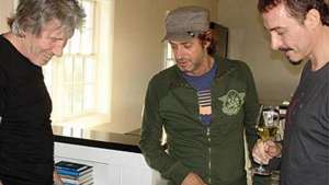 The child will fly, el tema que junt&oacute; a Cerati con Waters, Shakira, Aznar y Clapton