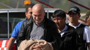 Los herederos de Lozada son acusados de recibir cheques en sus cuentas personales.