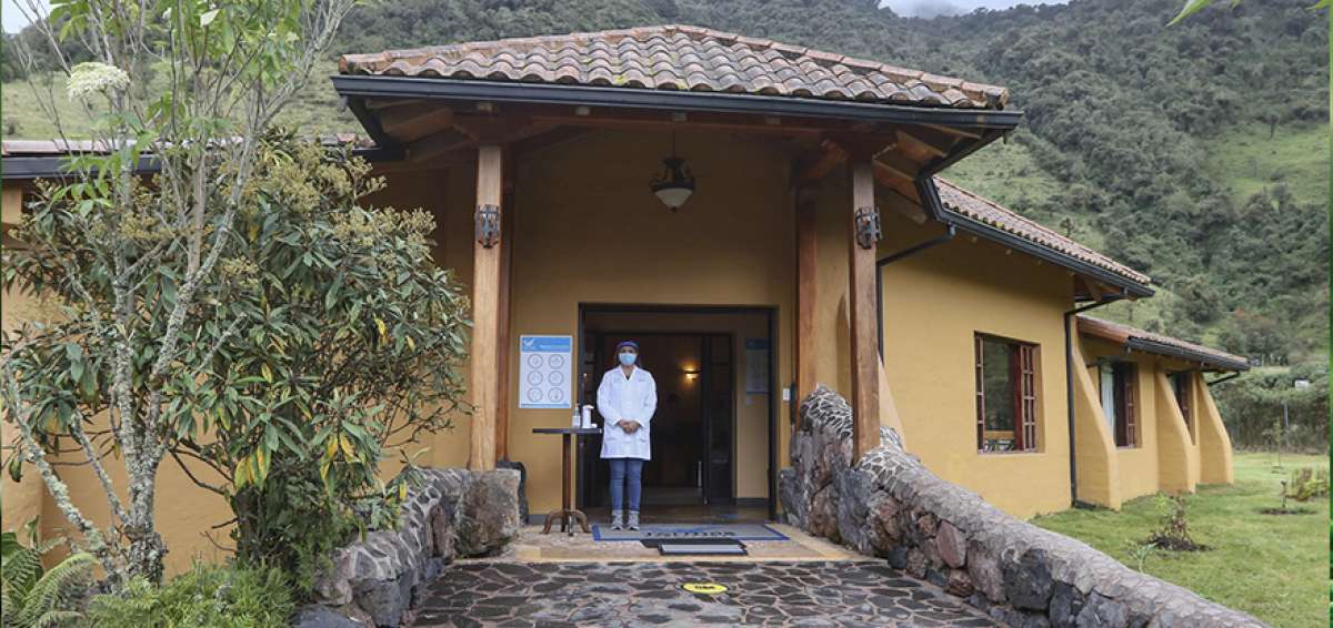 Lugares de hospedaje, alimentaci&oacute;n y agencias de viajes recibieron del Ministerio de Turismo, un protocolo para precautelar la salud de los turistas.