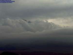 Volcán Cotopaxi emanó una columna de ceniza de 200 metros de altura