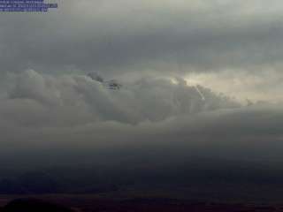 Volcán Cotopaxi emanó una columna de ceniza de 200 metros de altura