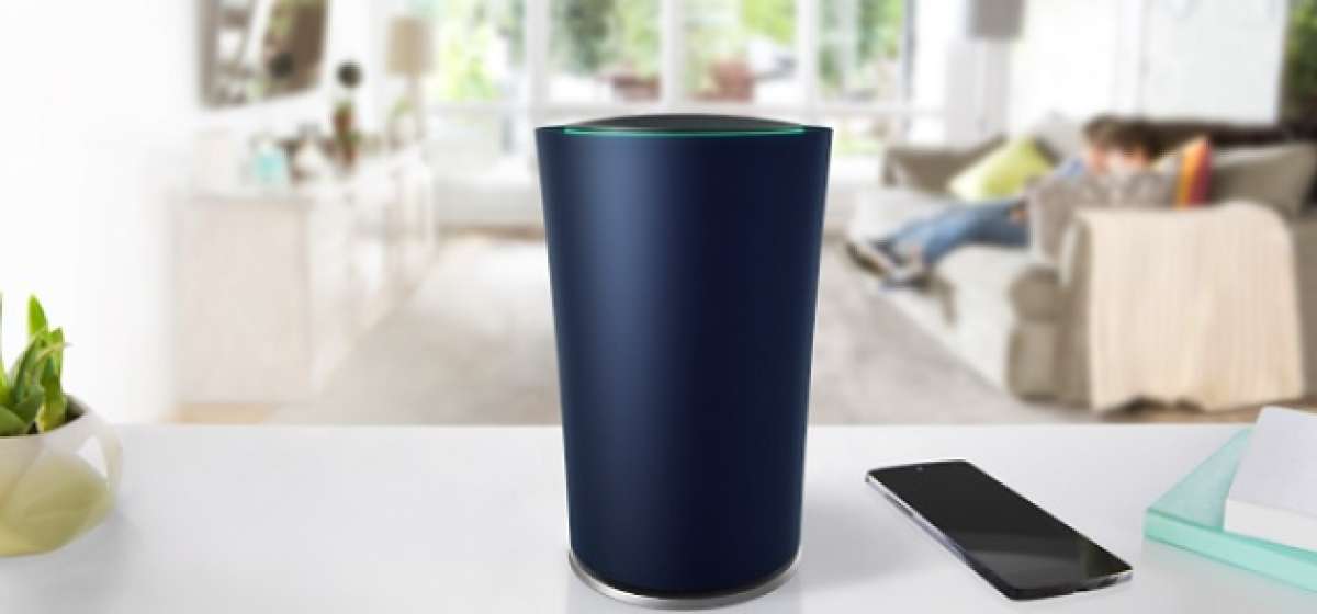 El objeto, con forma de cilindro y bautizado OnHub, sirve para optimizar el uso de la red wifi dom&eacute;stica. Foto: Internet