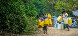 En Membrillal habitan 110 personas. El abastecimiento de agua se hace en canecas.