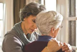 ¿Por qué las mujeres con alzheimer tienen mayor probabilidad de sufrir problemas neuropsiquiátricos?