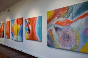 El artista presenta hasta hoy su obra, luego de dos a&ntilde;os de su &uacute;ltima muestra. Fue presentada por la expresidenta Rosal&iacute;a Arteaga. FOTO: CARINA ACOSTA.