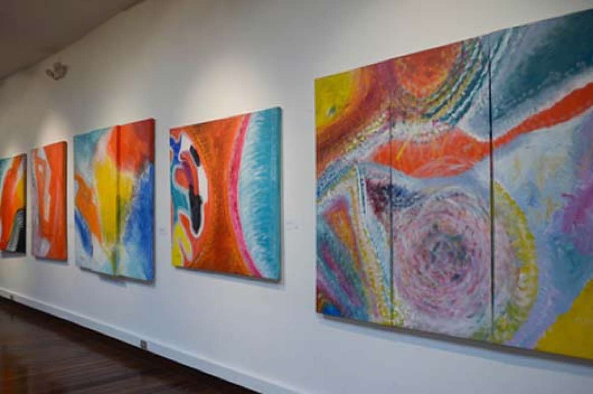 El artista presenta hasta hoy su obra, luego de dos a&ntilde;os de su &uacute;ltima muestra. Fue presentada por la expresidenta Rosal&iacute;a Arteaga. FOTO: CARINA ACOSTA.