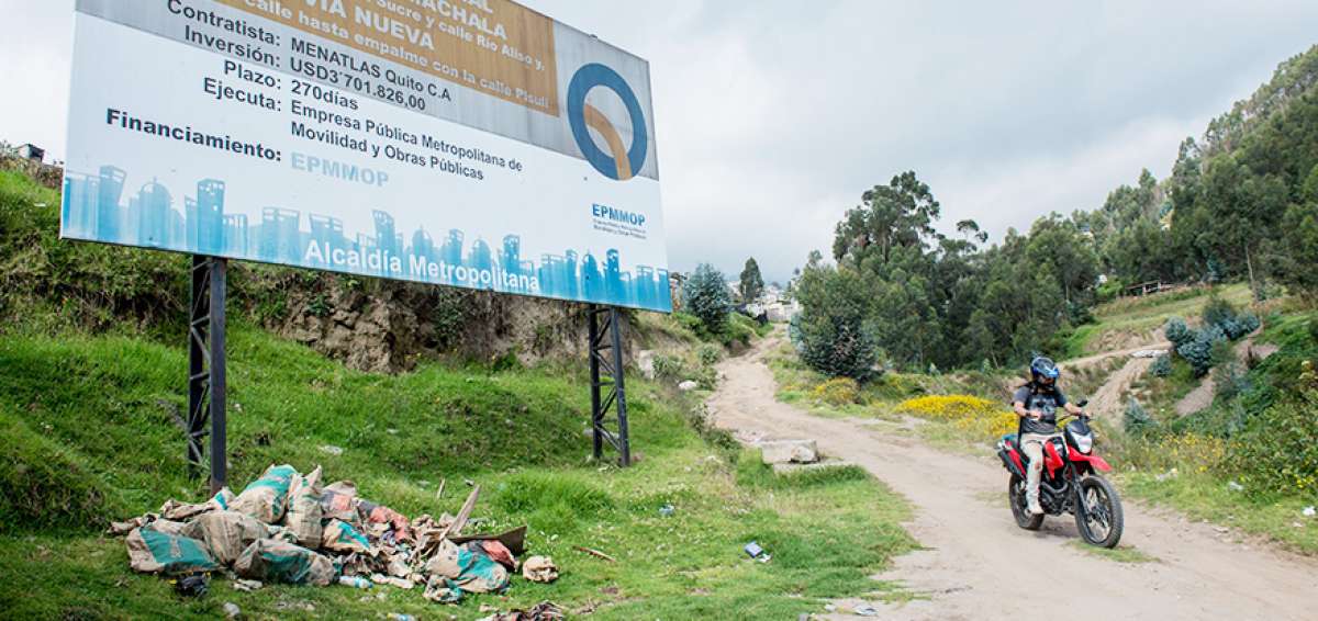 El r&oacute;tulo informativo es la &uacute;nica se&ntilde;al que queda del proyecto vial concebido e iniciado por la pasada Alcald&iacute;a.