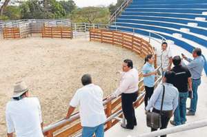 Las autoridades de la Prefectura del Guayas recorrieron la obra, hace unas semanas, previo a su inauguraci&oacute;n. Foto: Cortes&iacute;a / Prefectura del Guayas