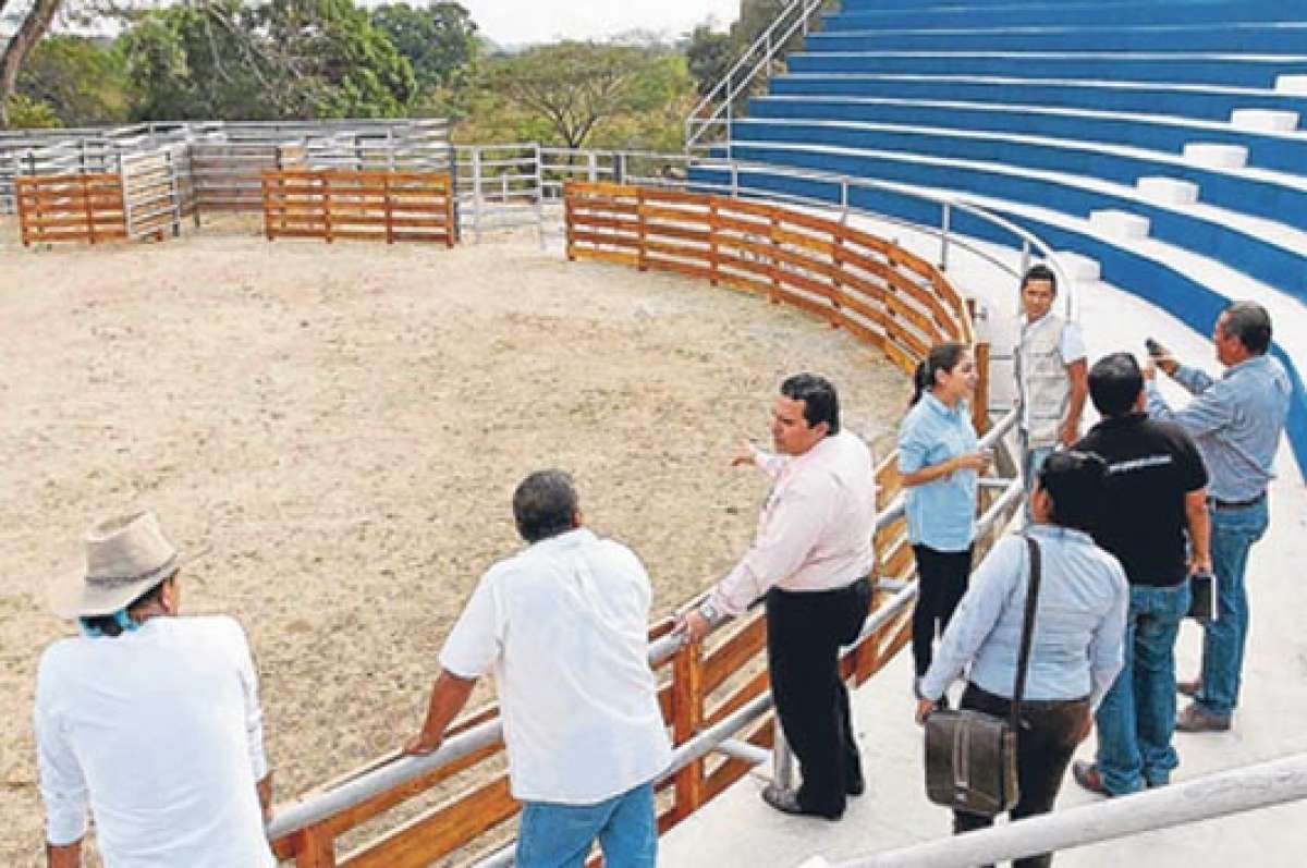 Las autoridades de la Prefectura del Guayas recorrieron la obra, hace unas semanas, previo a su inauguraci&oacute;n. Foto: Cortes&iacute;a / Prefectura del Guayas