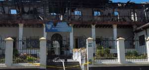 La zona de incendio se encuentra cercada.