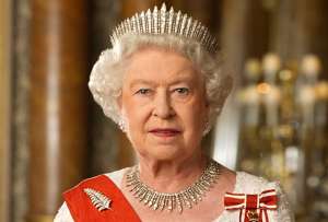 Los médicos de Isabel II muestran su &quot;preocupación&quot; por su salud y recomiendan que siga &quot;bajo supervisión&quot;.