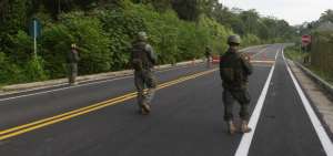 El sector de Mataje, en Esmeraldas, ha sido reforzado con militares y polic&iacute;as que vigilan el tr&aacute;nsito en la zona. 