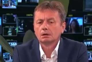 El ministro Darko Glisic tuvo que ser llevado de emergencia al hospital, tras el noticiero en vivo.